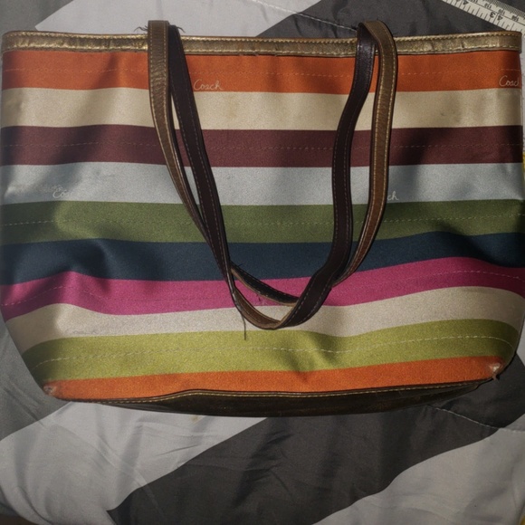 🎯Coach larger purse for sale only.Yes it is USED. - Picture 4 of 8